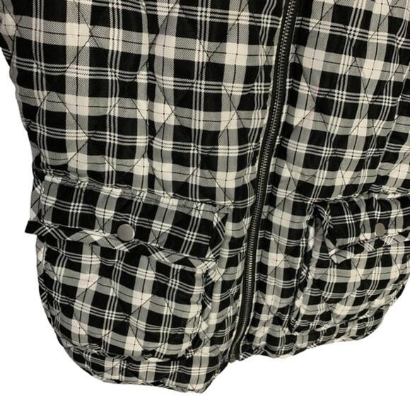 River and Rose Black and White Gingham Puffer Vest. Size Small. - Picture 3 of 8